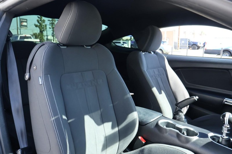 Ford Mustang Vehicle Full-screen Gallery Image 25