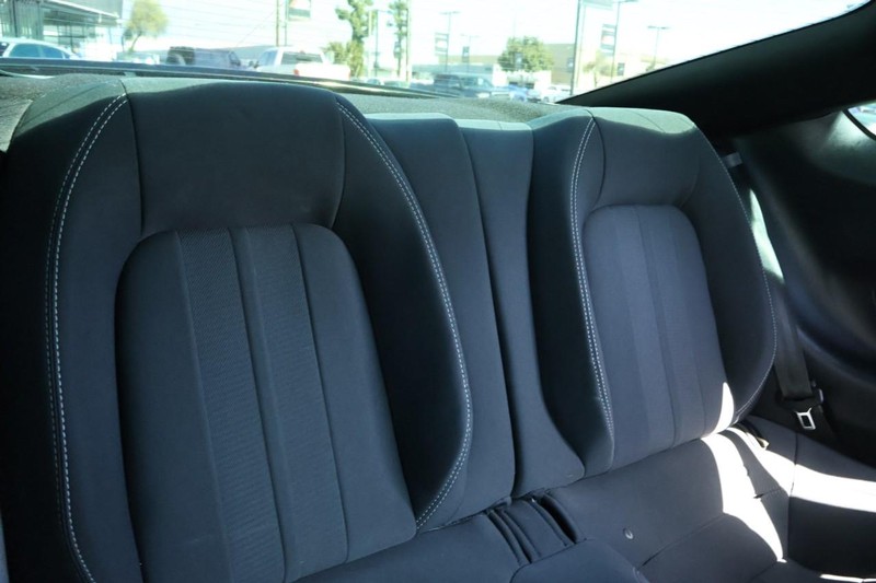 Ford Mustang Vehicle Full-screen Gallery Image 26