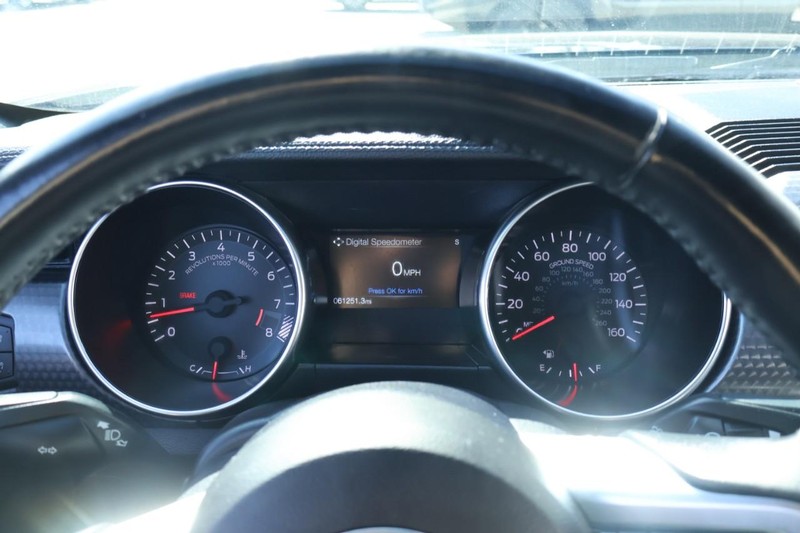 Ford Mustang Vehicle Full-screen Gallery Image 28