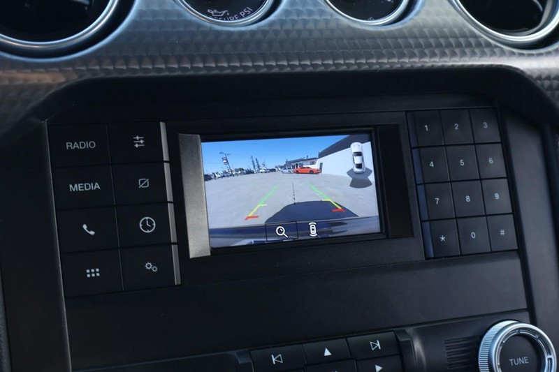 Ford Mustang Vehicle Full-screen Gallery Image 34