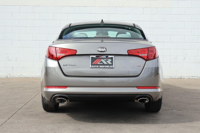 Kia Optima Vehicle Full-screen Gallery Image 06