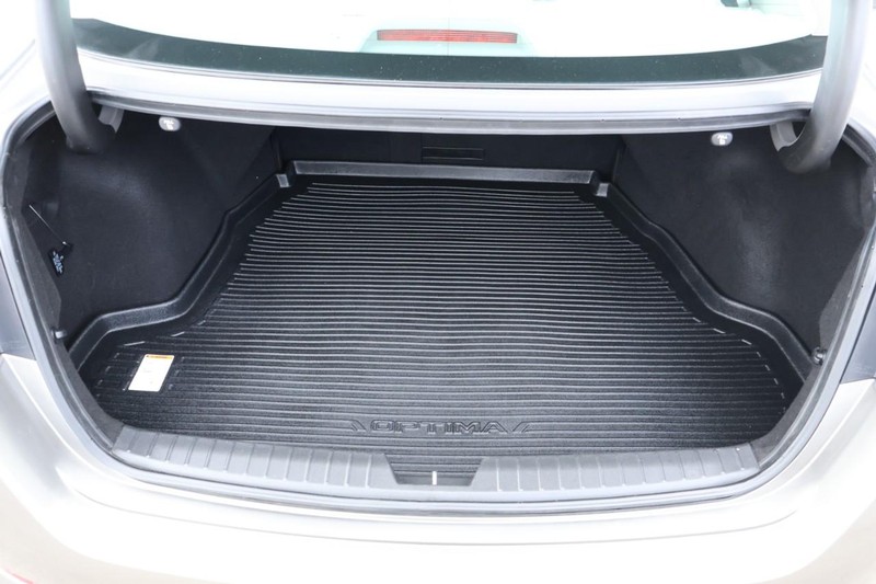 Kia Optima Vehicle Full-screen Gallery Image 09