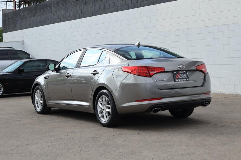 Kia Optima Vehicle Full-screen Gallery Image 10
