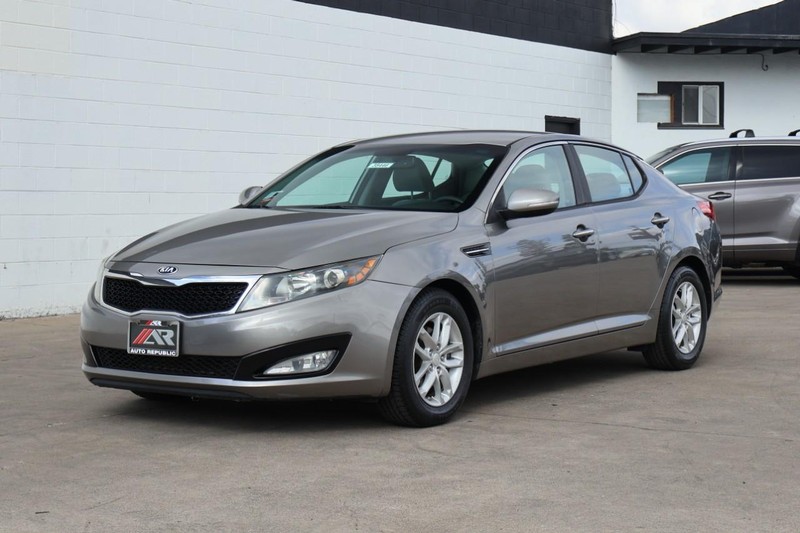 Kia Optima Vehicle Full-screen Gallery Image 12