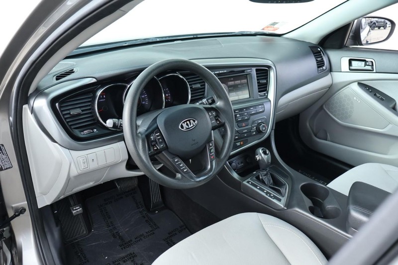 Kia Optima Vehicle Full-screen Gallery Image 17