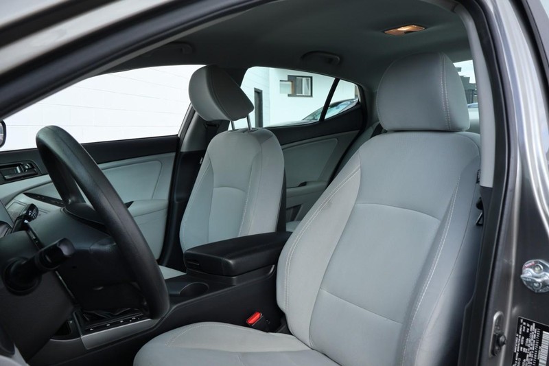 Kia Optima Vehicle Full-screen Gallery Image 19