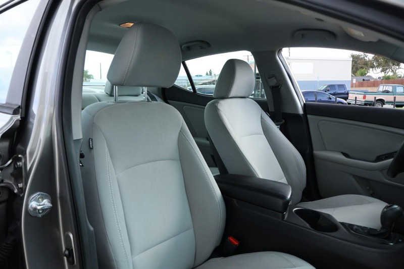 Kia Optima Vehicle Full-screen Gallery Image 22