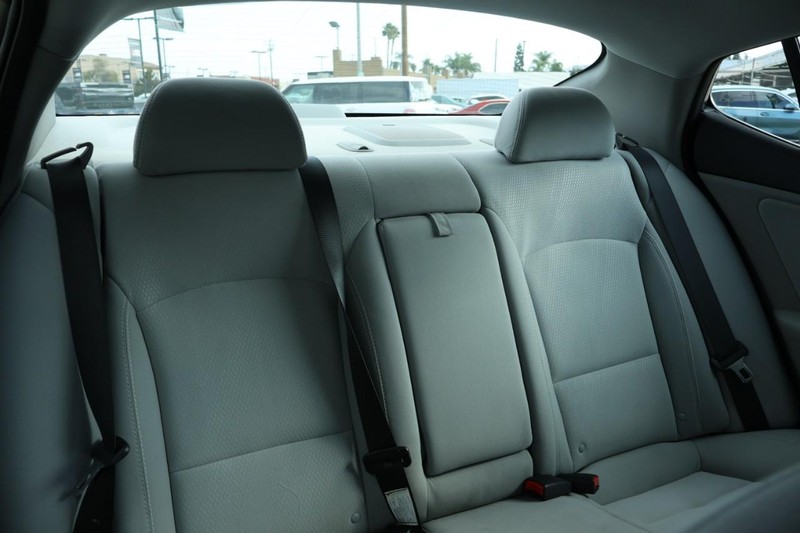 Kia Optima Vehicle Full-screen Gallery Image 23