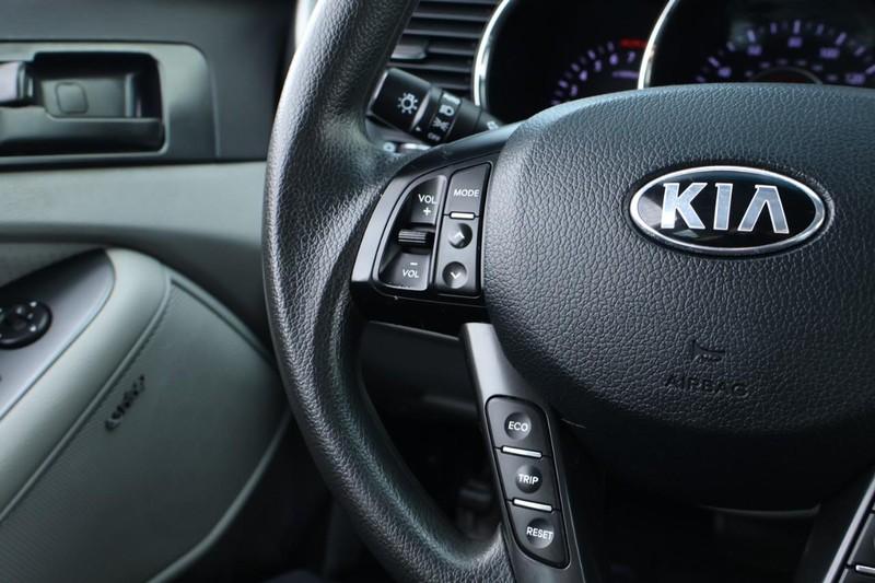Kia Optima Vehicle Full-screen Gallery Image 27