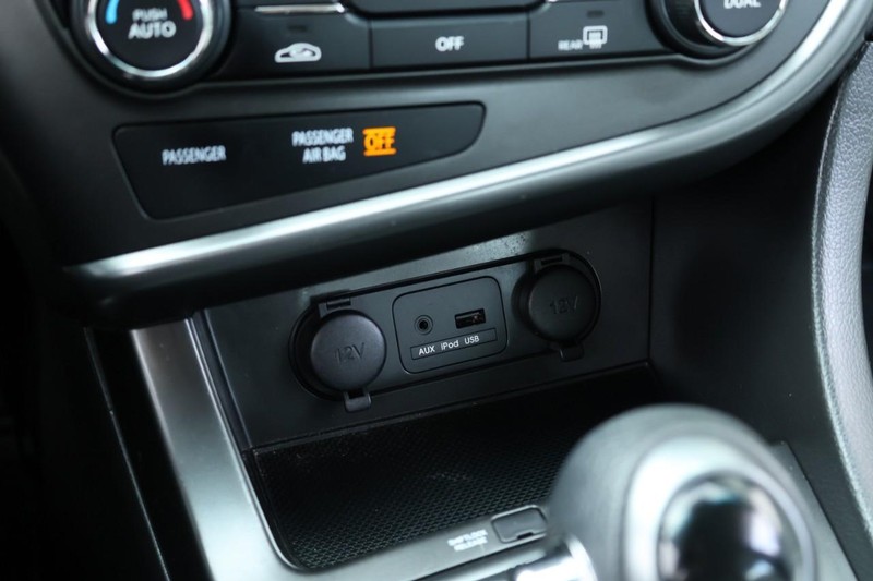 Kia Optima Vehicle Full-screen Gallery Image 33