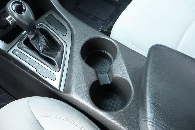 Kia Optima Vehicle Full-screen Gallery Image 35