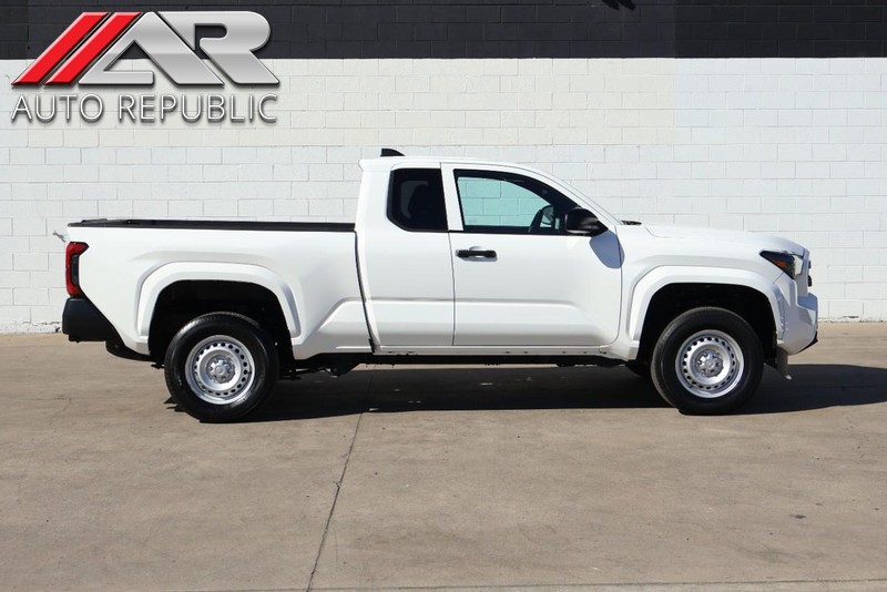 Toyota Tacoma Vehicle Full-screen Gallery Image 01