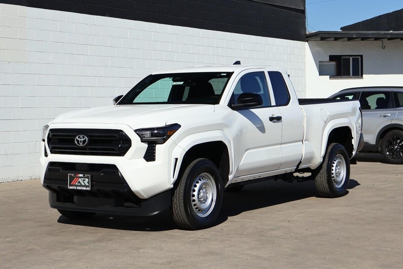 Toyota Tacoma Vehicle Full-screen Gallery Image 12