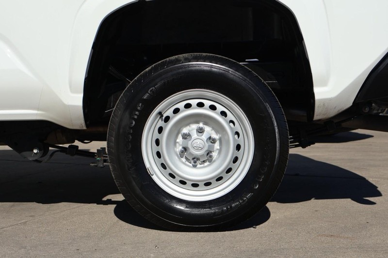 Toyota Tacoma Vehicle Full-screen Gallery Image 14