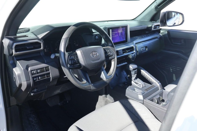 Toyota Tacoma Vehicle Full-screen Gallery Image 16