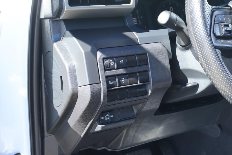 Toyota Tacoma Vehicle Full-screen Gallery Image 17