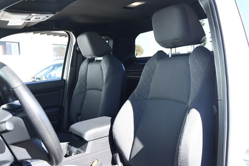 Toyota Tacoma Vehicle Full-screen Gallery Image 19