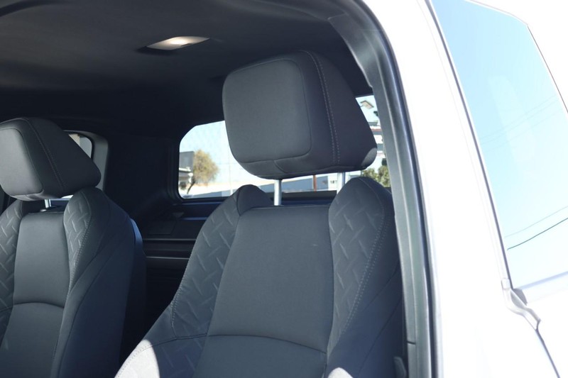 Toyota Tacoma Vehicle Full-screen Gallery Image 20