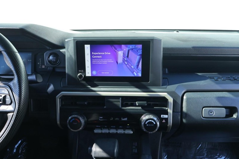 Toyota Tacoma Vehicle Full-screen Gallery Image 25