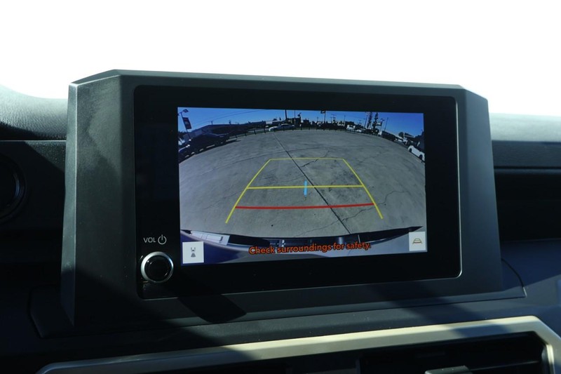 Toyota Tacoma Vehicle Full-screen Gallery Image 32