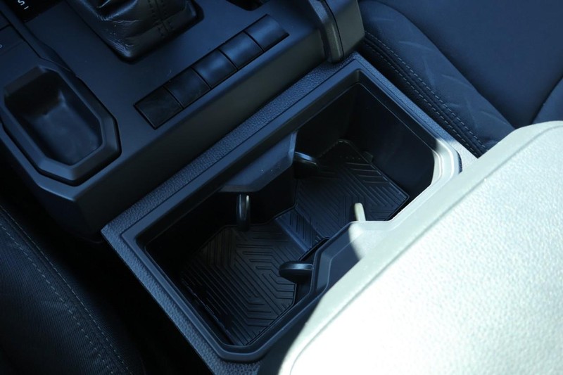 Toyota Tacoma Vehicle Full-screen Gallery Image 36