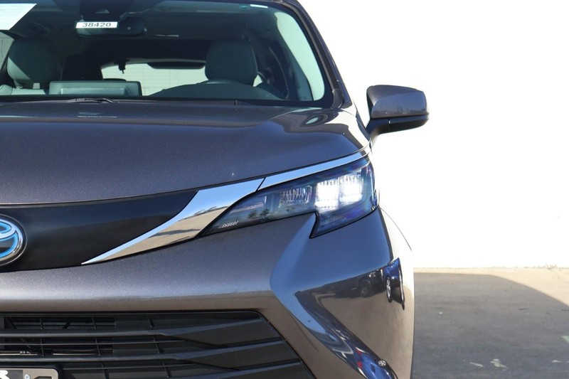 Toyota Sienna Vehicle Full-screen Gallery Image 03