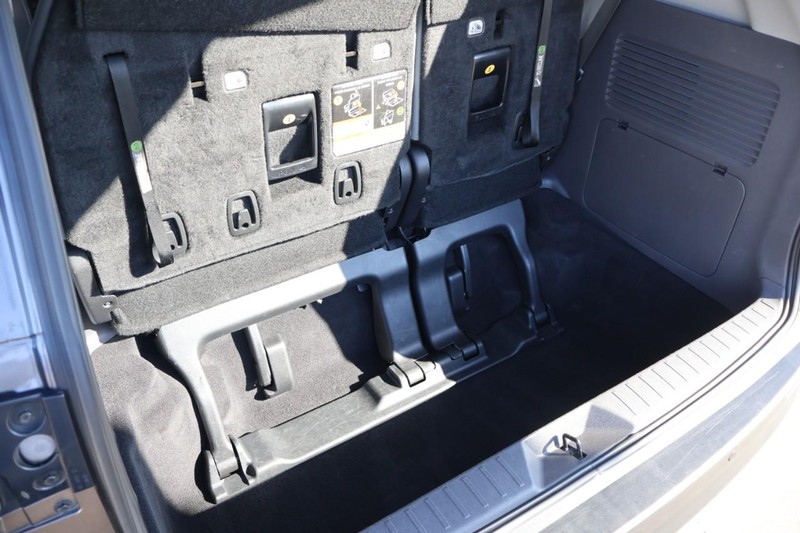 Toyota Sienna Vehicle Full-screen Gallery Image 09