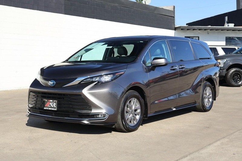 Toyota Sienna Vehicle Full-screen Gallery Image 14
