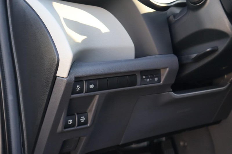 Toyota Sienna Vehicle Full-screen Gallery Image 19