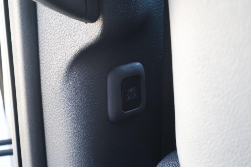 Toyota Sienna Vehicle Full-screen Gallery Image 27