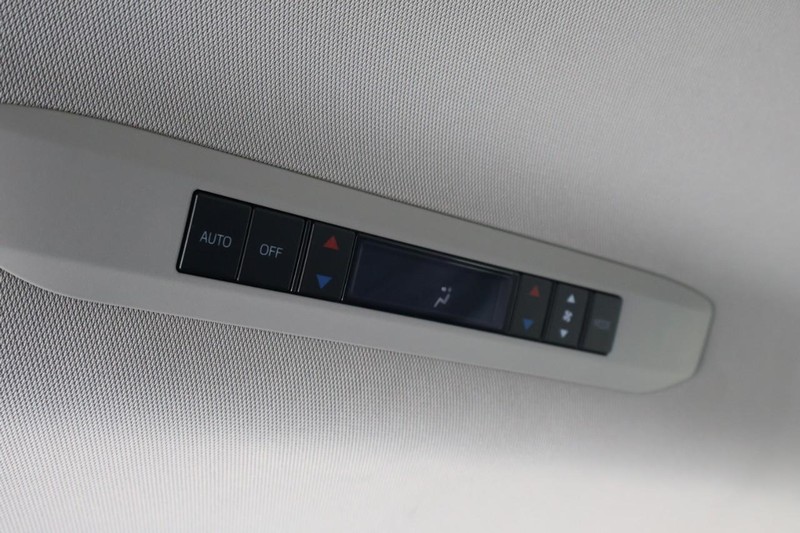 Toyota Sienna Vehicle Full-screen Gallery Image 29