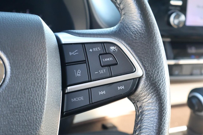 Toyota Sienna Vehicle Full-screen Gallery Image 35