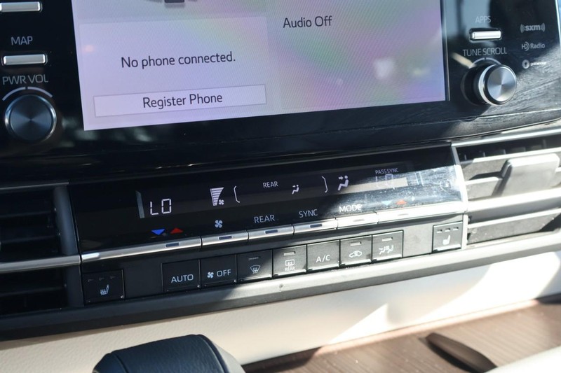 Toyota Sienna Vehicle Full-screen Gallery Image 40