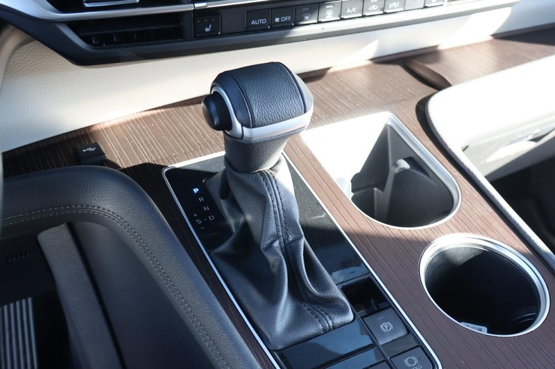 Toyota Sienna Vehicle Full-screen Gallery Image 43