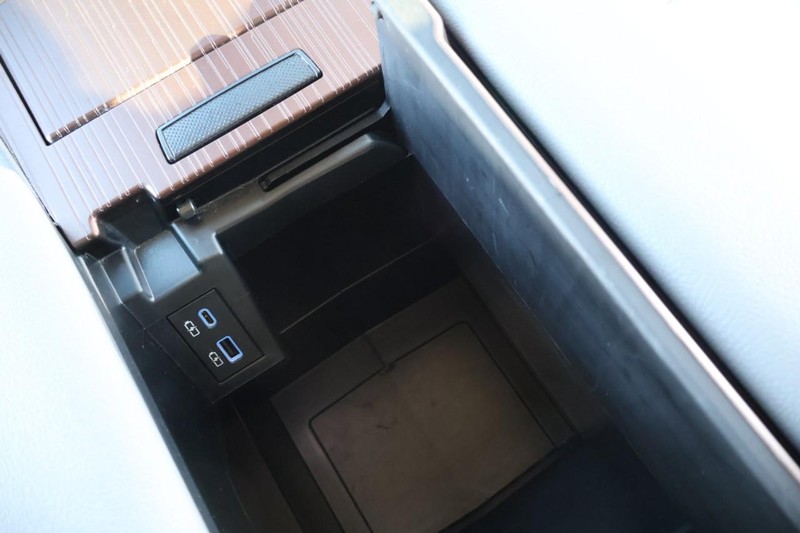 Toyota Sienna Vehicle Full-screen Gallery Image 47