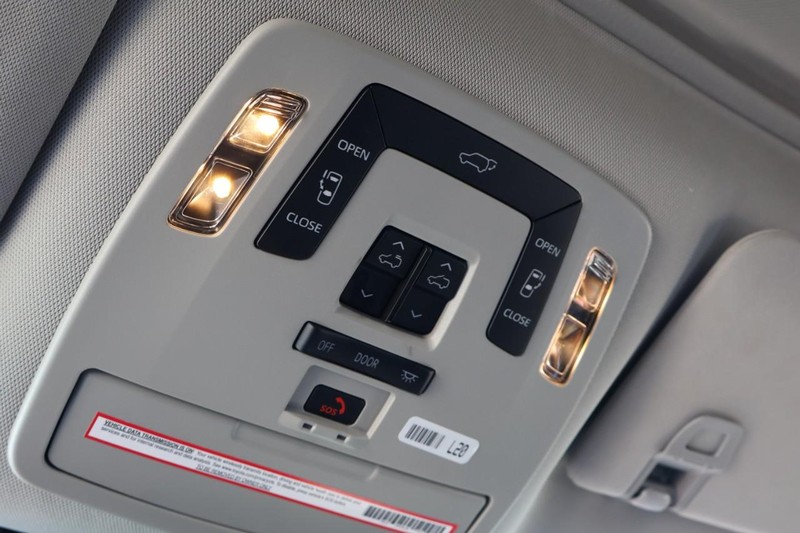 Toyota Sienna Vehicle Full-screen Gallery Image 48