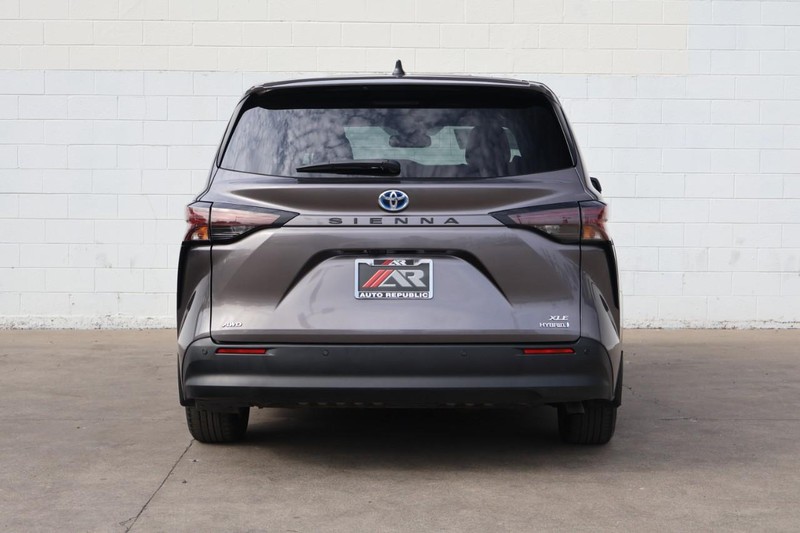 Toyota Sienna Vehicle Full-screen Gallery Image 50