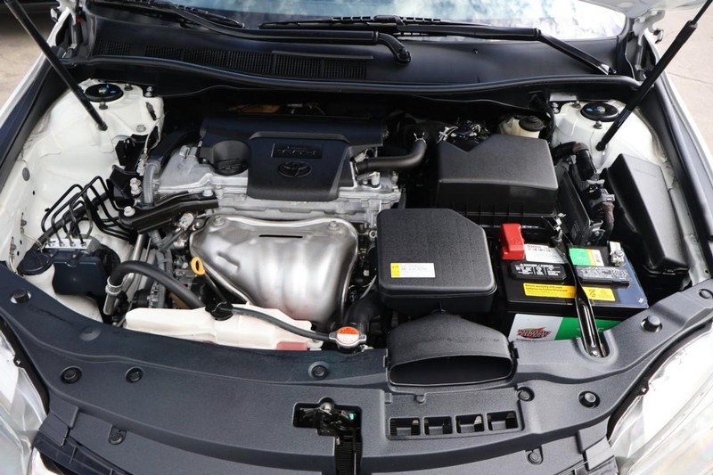 Toyota Camry Vehicle Full-screen Gallery Image 13