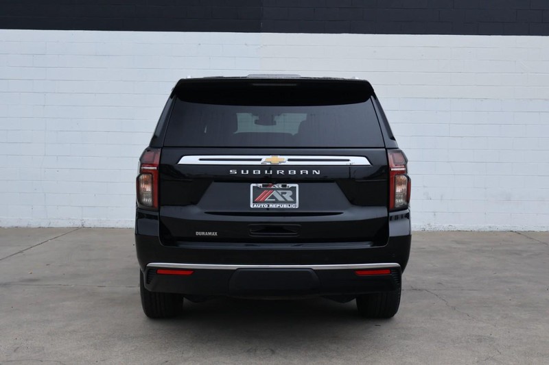 Chevrolet Suburban Vehicle Full-screen Gallery Image 06