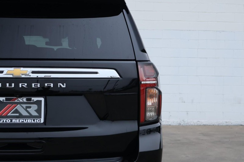 Chevrolet Suburban Vehicle Full-screen Gallery Image 07