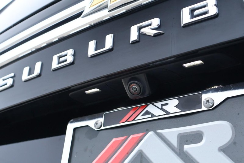 Chevrolet Suburban Vehicle Full-screen Gallery Image 08