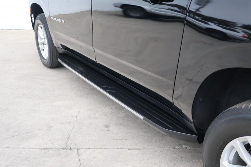 Chevrolet Suburban Vehicle Full-screen Gallery Image 10