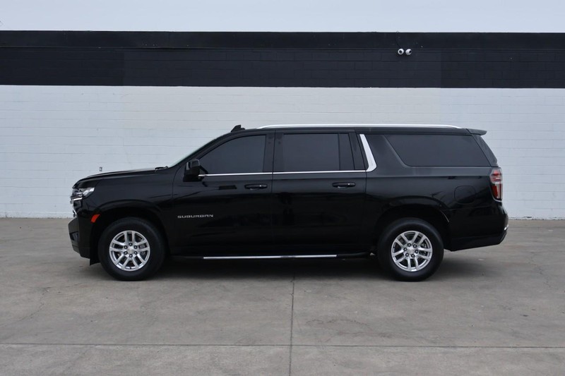 Chevrolet Suburban Vehicle Full-screen Gallery Image 12