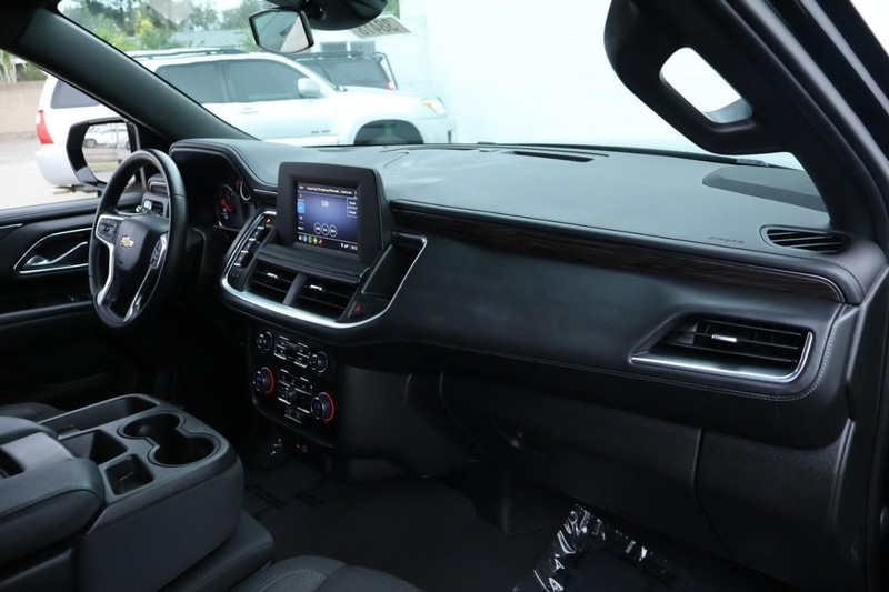 Chevrolet Suburban Vehicle Full-screen Gallery Image 23