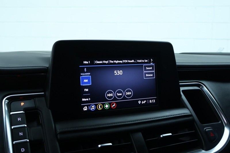 Chevrolet Suburban Vehicle Full-screen Gallery Image 35