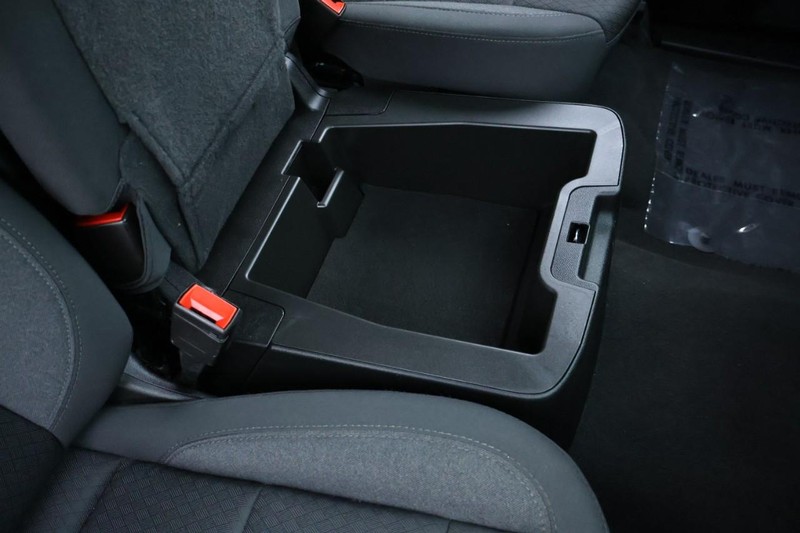 Chevrolet Suburban Vehicle Full-screen Gallery Image 37