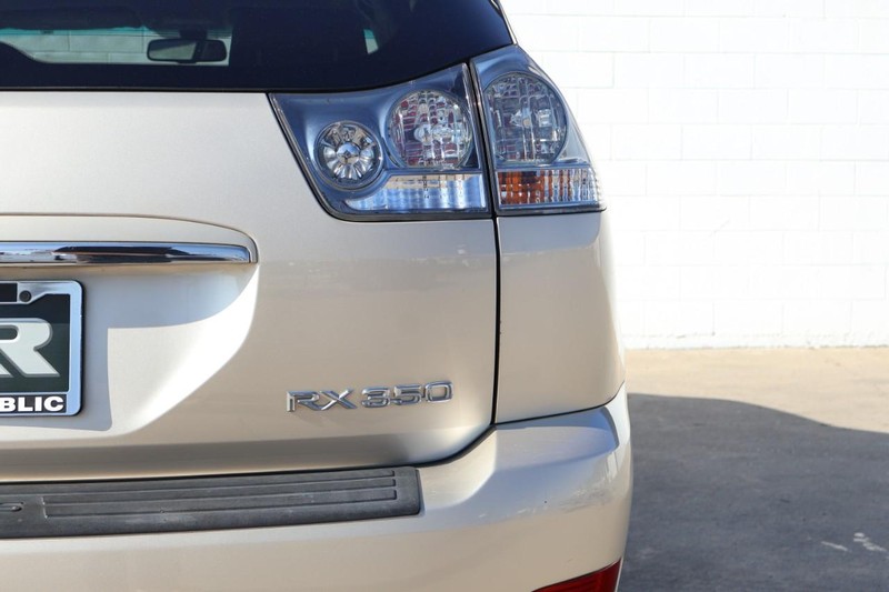 Lexus RX 350 Vehicle Full-screen Gallery Image 07