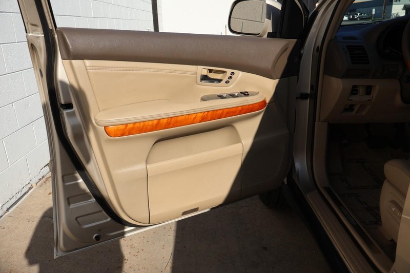 Lexus RX 350 Vehicle Full-screen Gallery Image 14