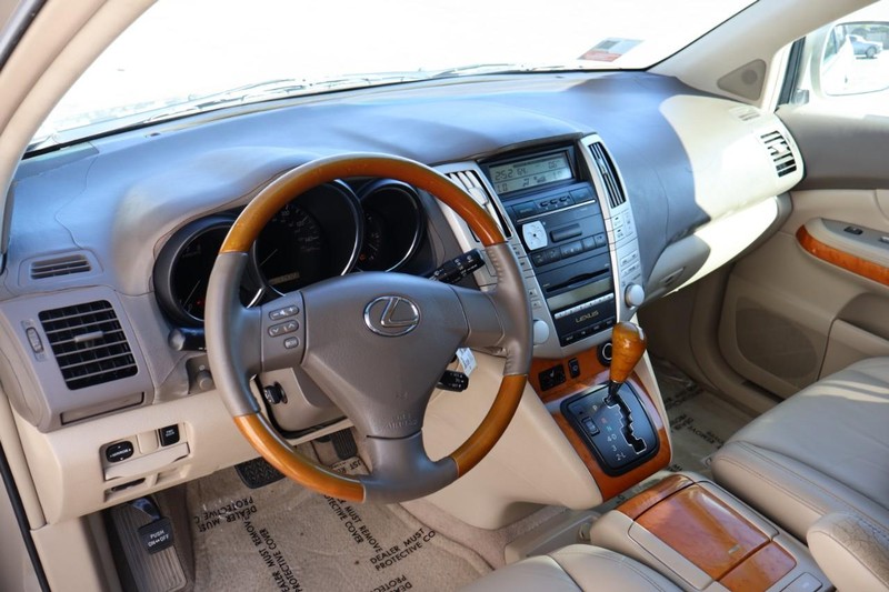 Lexus RX 350 Vehicle Full-screen Gallery Image 16