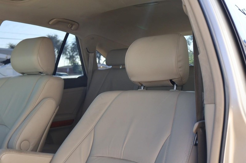 Lexus RX 350 Vehicle Full-screen Gallery Image 18